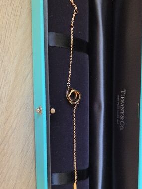 Tiffany & Co. Rose Gold Interlocking Circle bracelet